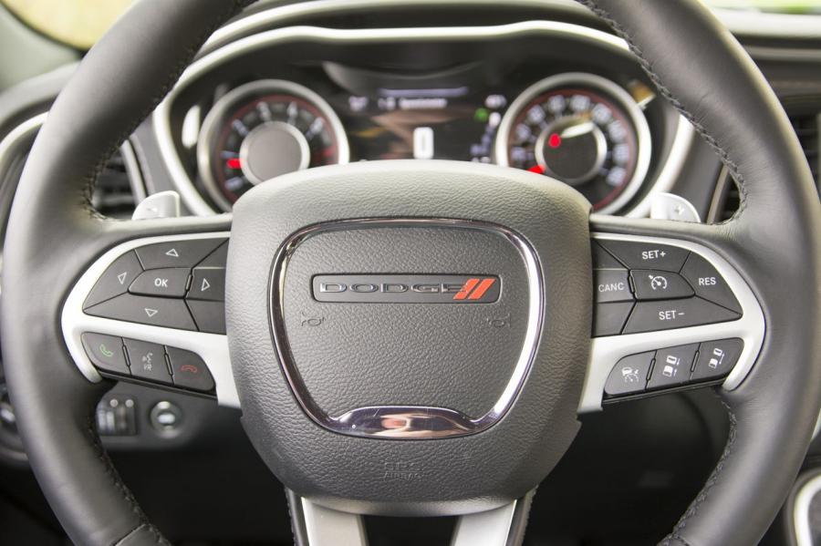  Dodge Challenger R/T Scat Pack 2015 года  (фото 36 из 55)